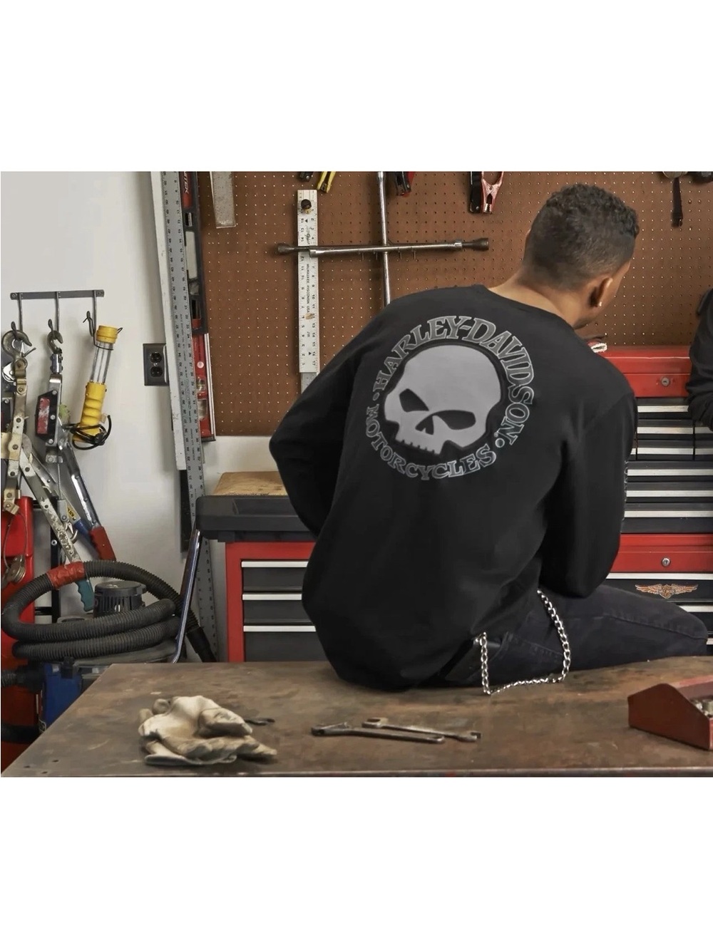 Harley-Davidson Black Long Sleeve Tee with Gray Skull Emblem